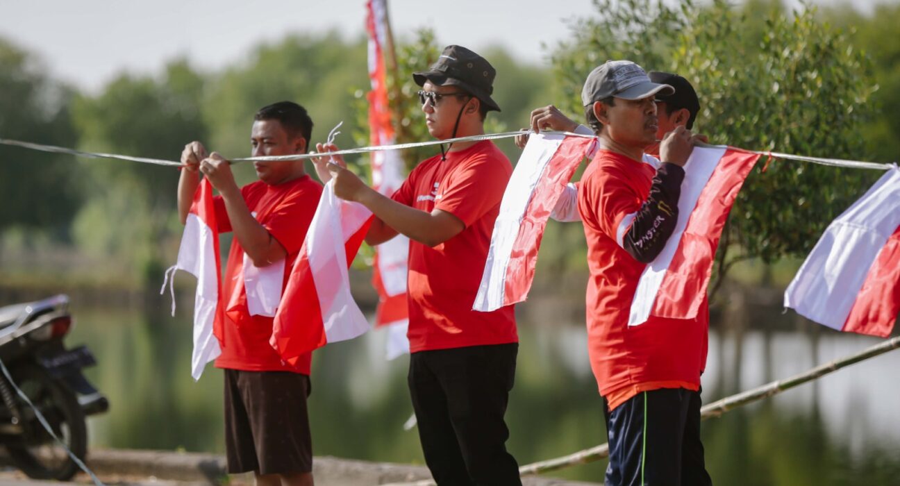Sambut HUT ke-81 RI, Warga Banyuwangi dan Freeport Indonesia Kompak Gotong Royong Percantik Lingkungan (istimewa/ surabayakabarmetro.id)