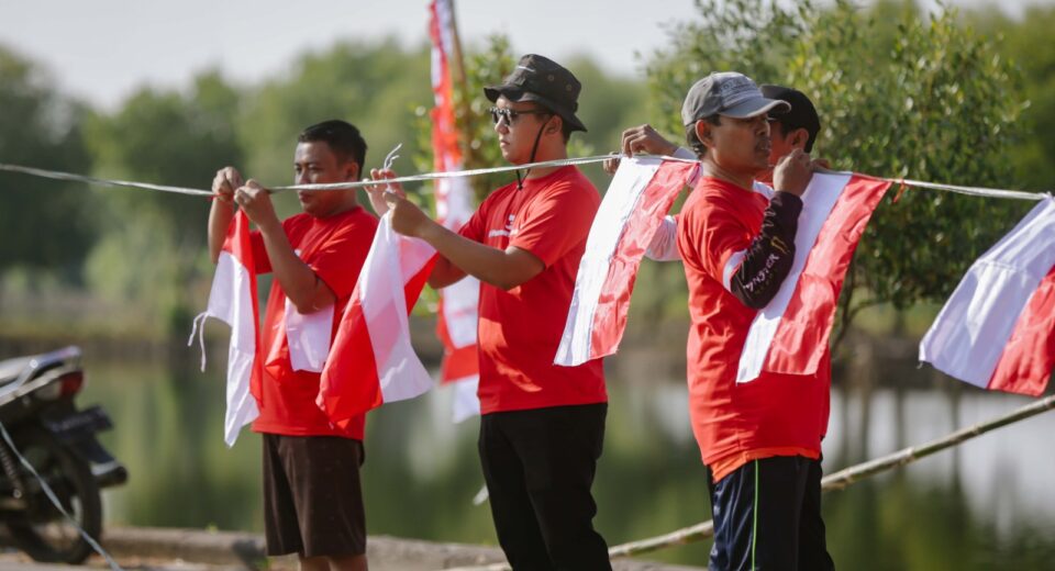 Sambut HUT ke-81 RI, Warga Banyuwangi dan Freeport Indonesia Kompak Gotong Royong Percantik Lingkungan (istimewa/ surabayakabarmetro.id)