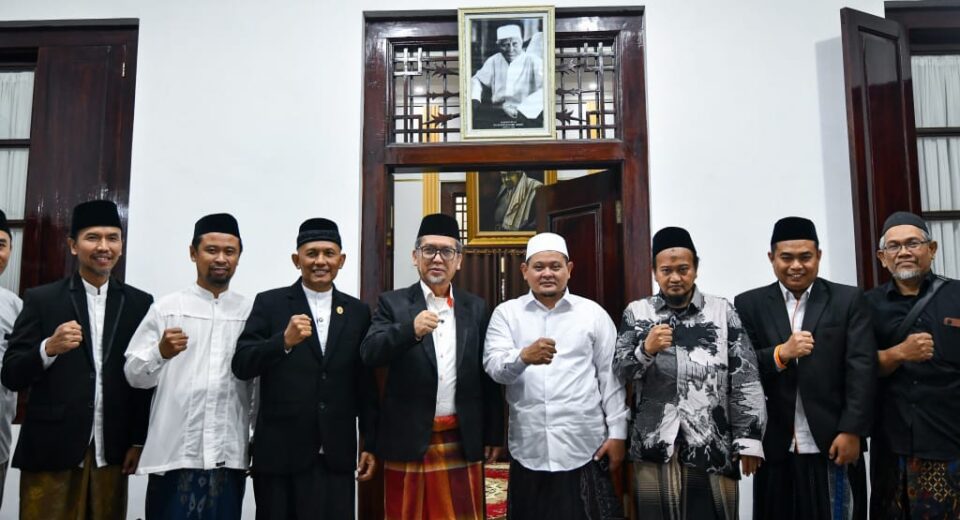 Silaturahmi ke Rumah Gus Rozaq, PKS Punya Harapan Istimewa untuk Muktamar ke-35 NU (istimewa/ surabayakabarmetro.id)