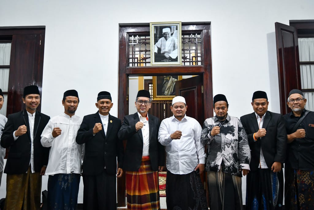 Silaturahmi ke Rumah Gus Rozaq, PKS Punya Harapan Istimewa untuk Muktamar ke-35 NU (istimewa/ surabayakabarmetro.id)