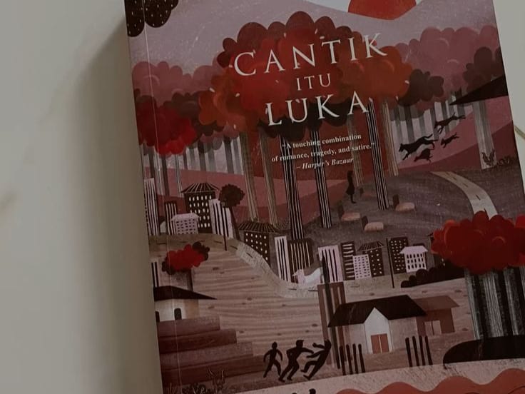 Mengenal Dunia Fiktif Halimunda dan Tragedi di Dalamnya Lewat Novel Cantik Itu Luka (surabayakabarmetro.id/ Alya Sabila)
