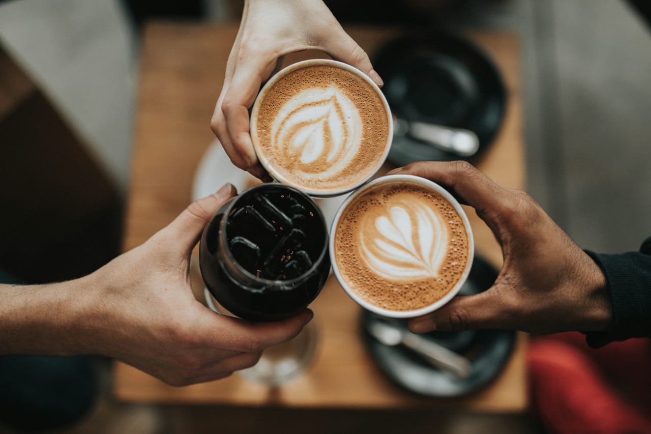 Kopi untuk Bertahan, Begadang untuk Mengejar, Rutinitas yang Dianggap Normal oleh Anak Muda, Ternyata Ada Dampak Buruknya (unsplash)