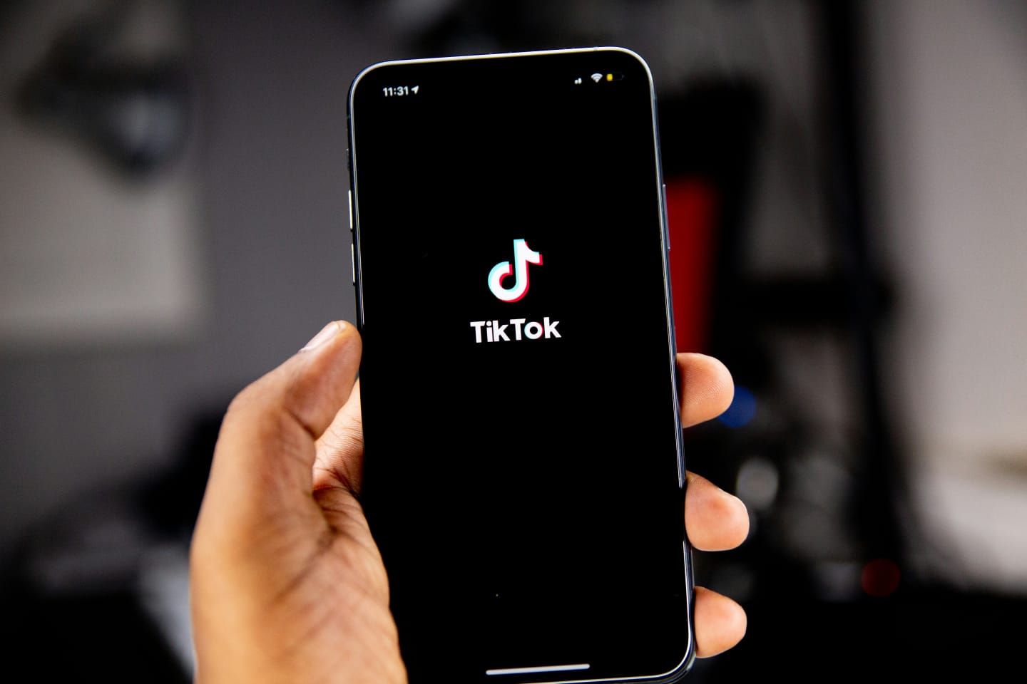 Bagaimana Jika Algoritma TikTok Lebih Mengenal Kita daripada Teman Sendiri? (istimewa/ unsplash)