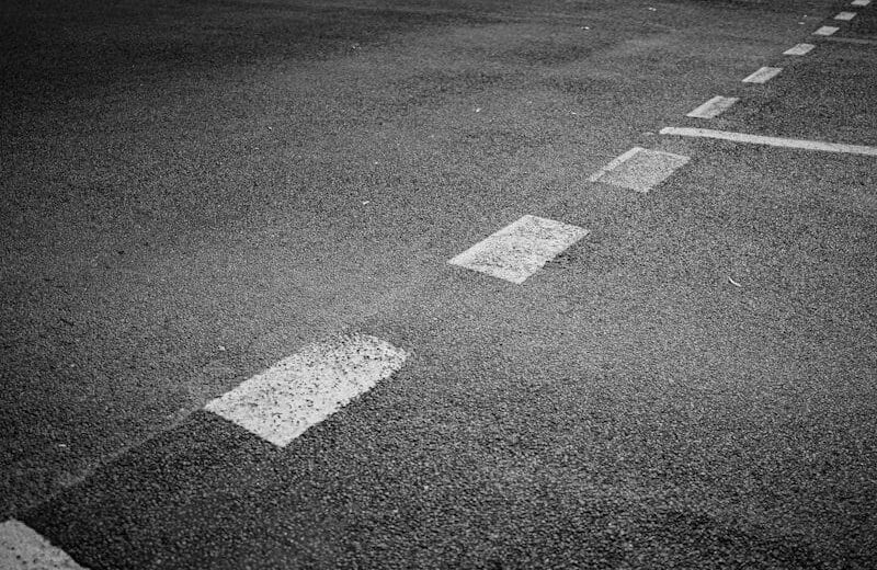 Bukan untuk Hiasan, Garis-garis di Jalanan Punya Fungsi Penting, Bisa Menyelamatkan Nyawa Kalian (unsplash)
