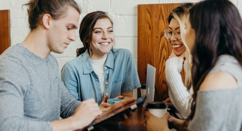 Terserah Bukan Berarti 'Terserah': Membaca Bahasa Rahasia dalam Percakapan Sehari-hari (unsplash)