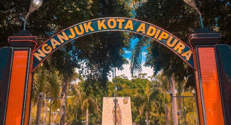 Bukan Sekadar Buah Tangan, Mencicipi Cerita Nganjuk dari Oleh-Oleh Khasnya, Sate Kenul Bisa Dicoba (surabayakabarmetro.id/ Alya Sabila)