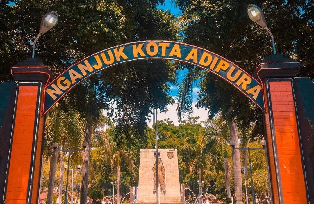 Bukan Sekadar Buah Tangan, Mencicipi Cerita Nganjuk dari Oleh-Oleh Khasnya, Sate Kenul Bisa Dicoba (surabayakabarmetro.id/ Alya Sabila)