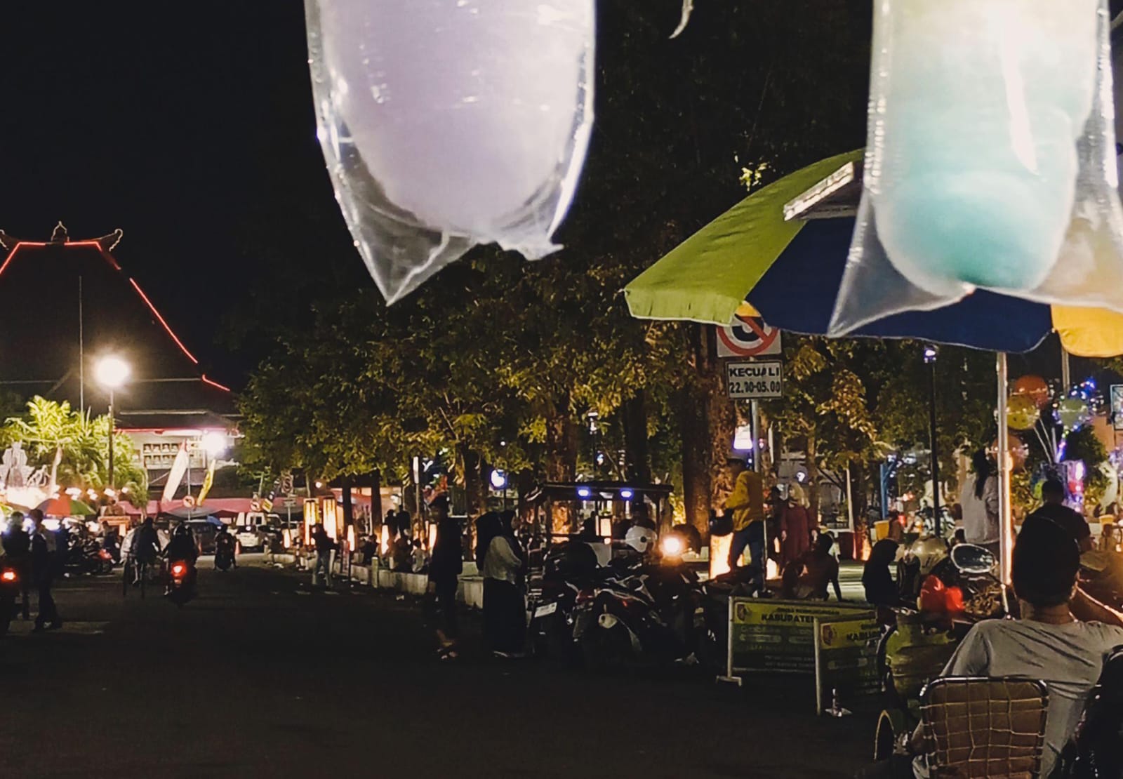 Bawa Pulang Rasa Jember Lewat Beragam Oleh-oleh Khasnya, Ada Suwar-suwir hingga Olahan Tape (surabayakabarmetro.id/ Nova Yulia)