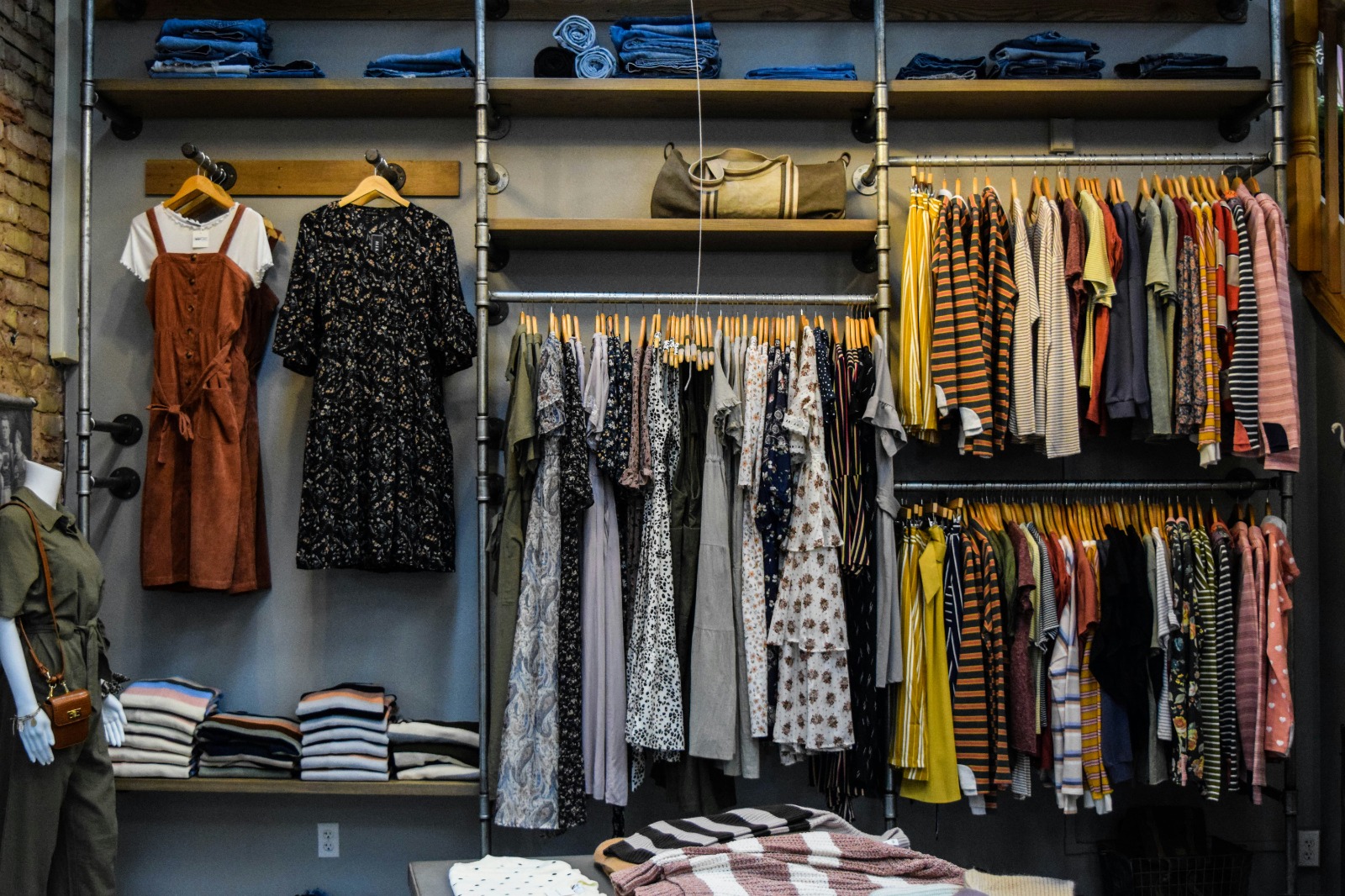 Sudah Punya Banyak Baju, Tapi Masih Bilang ‘Nggak Punya Baju’? Kok Bisa? (istimewa/ unsplash)