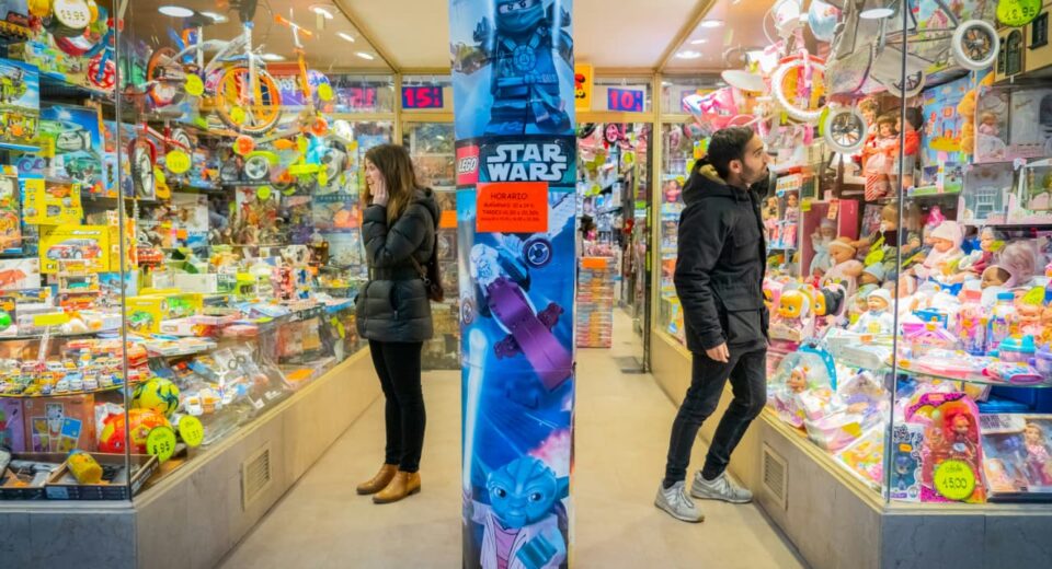 Ketika Hobi Tidak Lagi Sekadar Hobi, Toys & Hobbies Week, Pokémon TCG Academia Jadi Surganya Pecinta Mainan (unsplash)