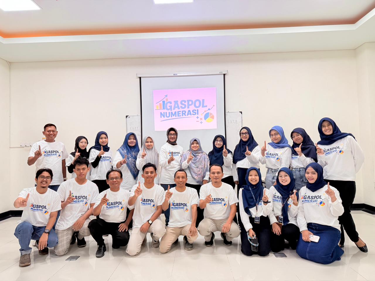 Dari Teori ke Praktik, UNESA Dorong Guru Labschool Terapkan Numerasi Kontekstual Lewat Peer Teaching GASPOL (istimewa/ surabayakabarmetro.id)
