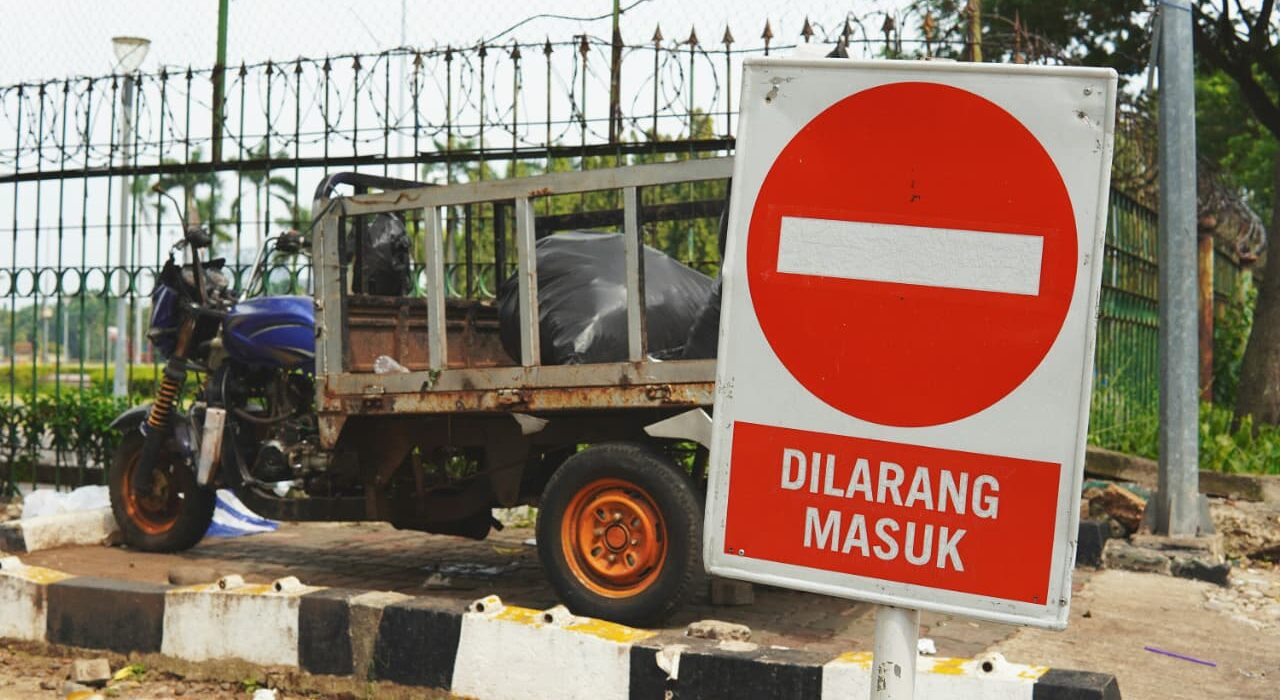 Musim Hajatan Tiba, Warga Surabaya Harus Siap dengan Jalan yang Mendadak Ditutup (unsplash)