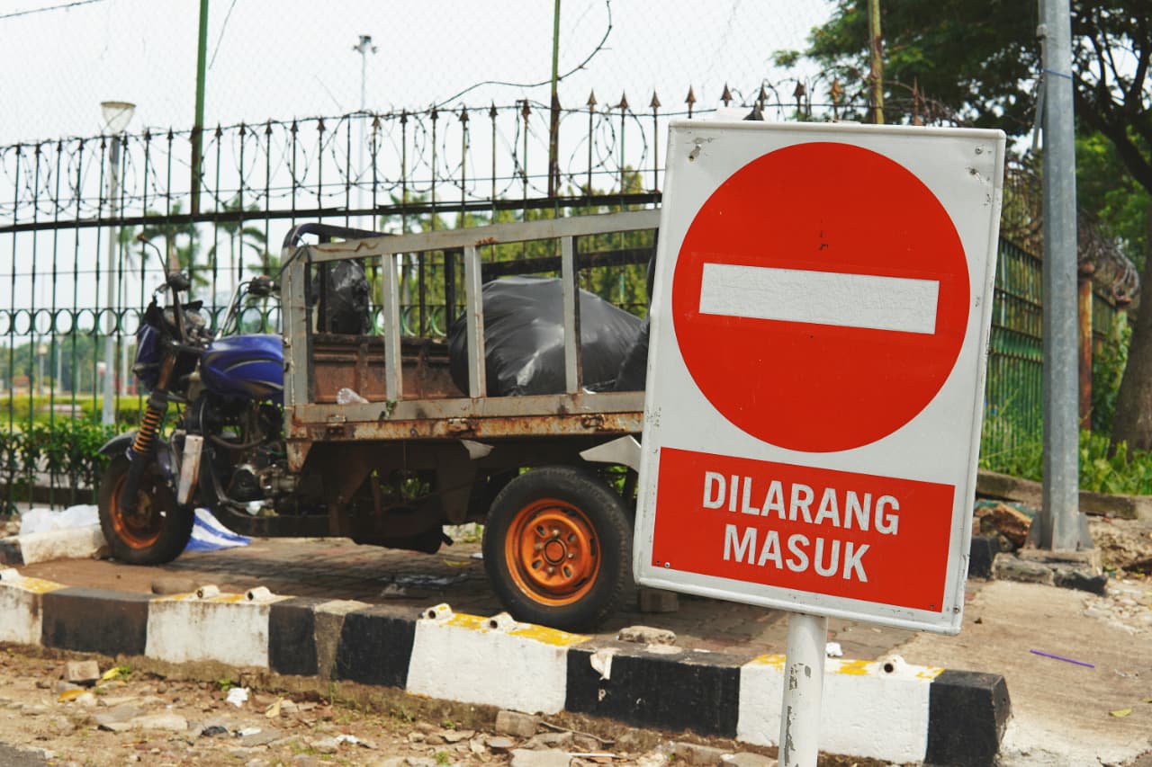 Musim Hajatan Tiba, Warga Surabaya Harus Siap dengan Jalan yang Mendadak Ditutup (unsplash)