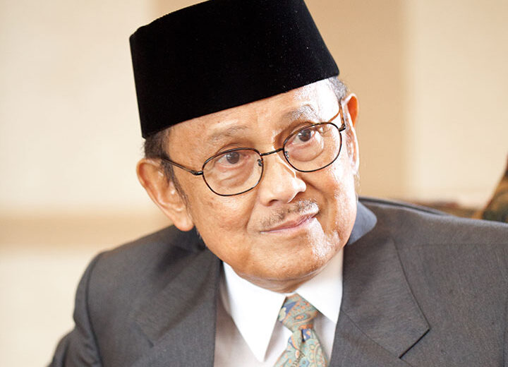 Sosok dan Profile BJ Habibie, Wakil Presiden yang Akhirnya Jadi Presiden Republik Indonesia (istimewa/ icmi)
