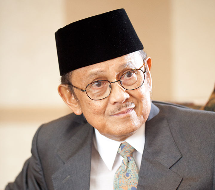 Sosok dan Profile BJ Habibie, Wakil Presiden yang Akhirnya Jadi Presiden Republik Indonesia (istimewa/ icmi)