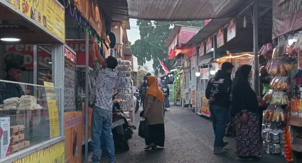 Poster AI Makin Banyak Dipakai UMKM, Tapi Kenapa Hampir Semua Desainnya Sama? (surabayakabarmetro.id/ Anisah RA)