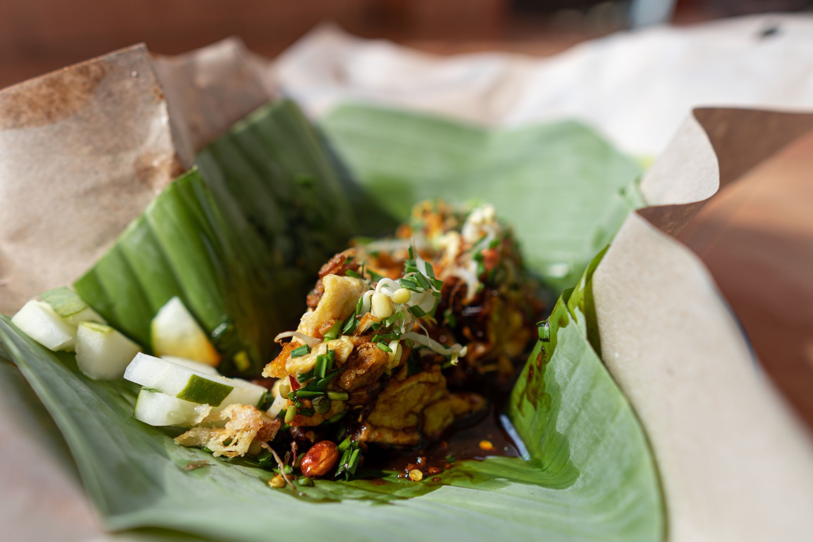 Beralas Daun Pisang, Pecel Pincuk Garahan Jember Punya Cerita Sendiri (istimewa/ pexels)