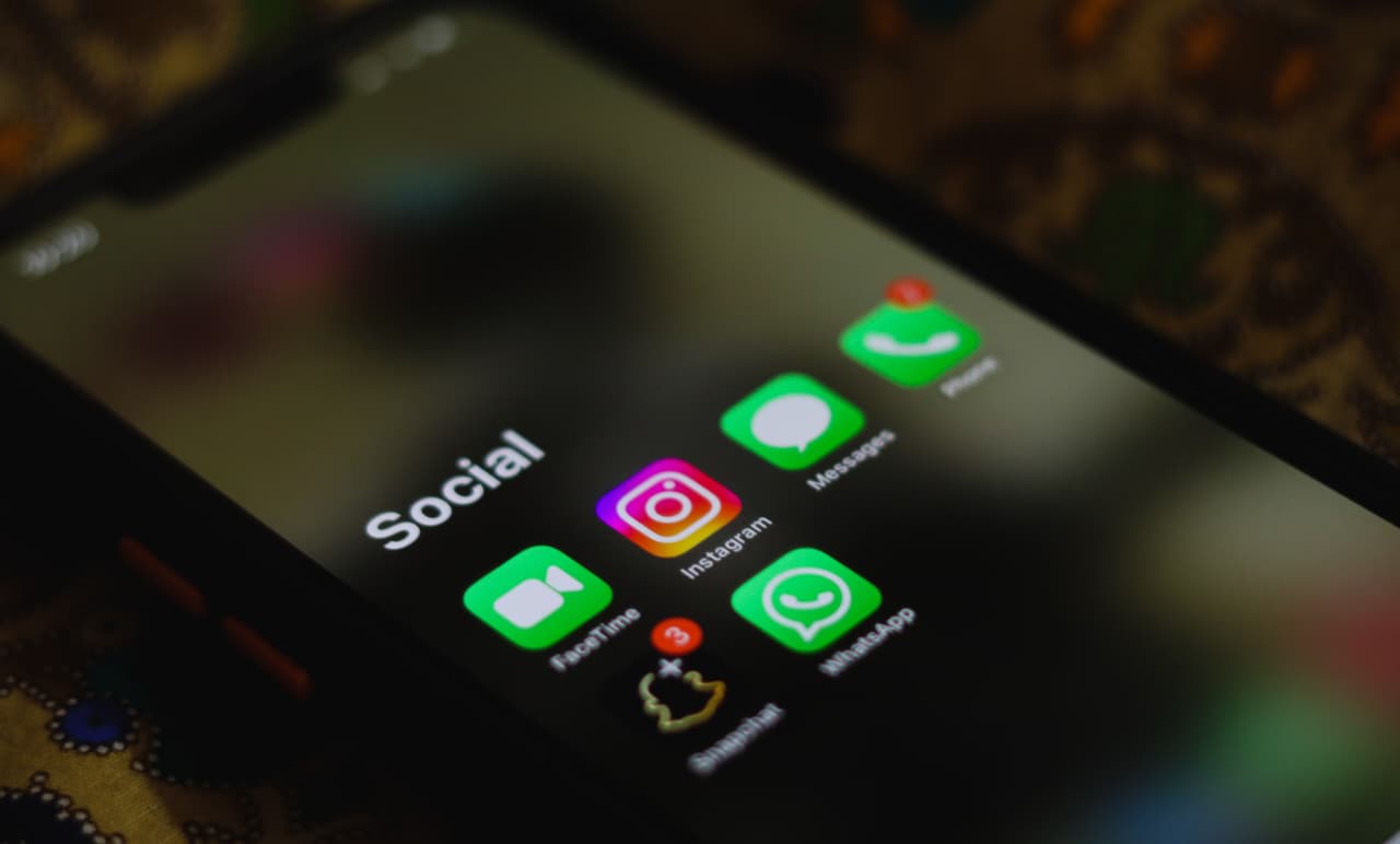 Saat Informasi Penting Tak Lagi Menjangkau Banyak Orang, Benarkah Postingan Karhutla Dibatasi? (pexels)